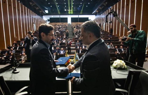 تفاهم نامه همکاری علمی و فناوری بین کرمان موتور و دانشگاه علم و صنعت ایران امضا شد