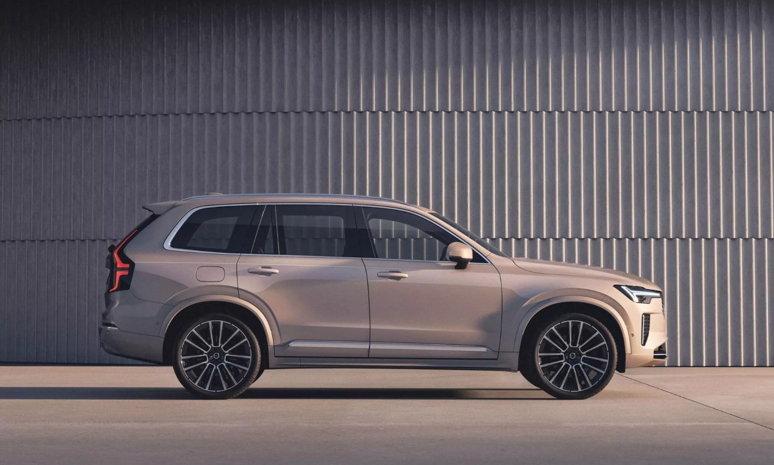 دومین فیس‌لیفت ولوو XC90 معرفی شد، اضافه شدن صفحه نمایش بزرگتر و ۱+۲ جالیوانی!